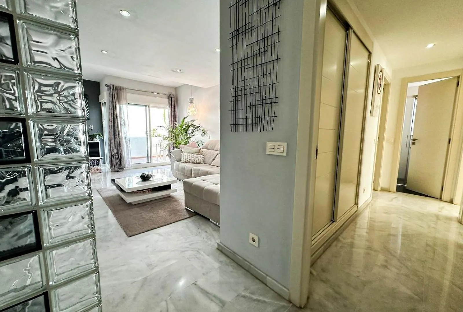 Apartamento Golf Valle Romano エステポナ